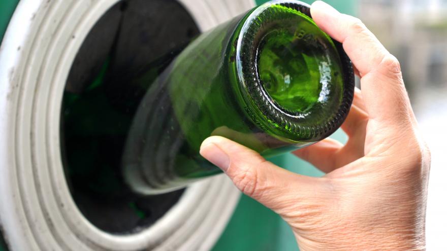 Texto Alternativo: La Comunidad de Madrid incrementa cerca de un 50% la recogida selectiva de envases de vidrio en los últimos cinco años