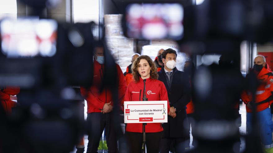 Texto Alternativo: Díaz Ayuso constituye un comité de crisis para coordinar la llegada de los desplazados de Ucrania