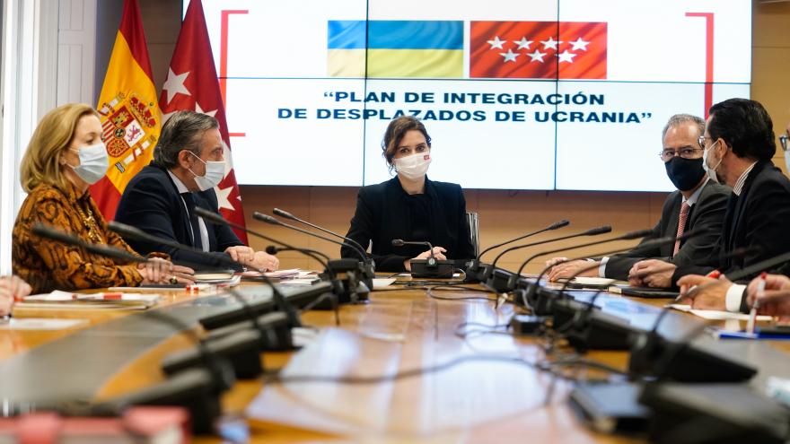 Texto Alternativo: Díaz Ayuso preside la primera reunión del Comité de Crisis de Ucrania creado por el Gobierno madrileño