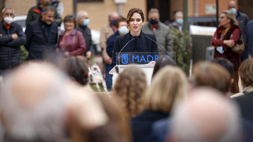 Texto Alternativo: Díaz Ayuso participa en el homenaje al histórico concejal madrileño Tomás Serrano