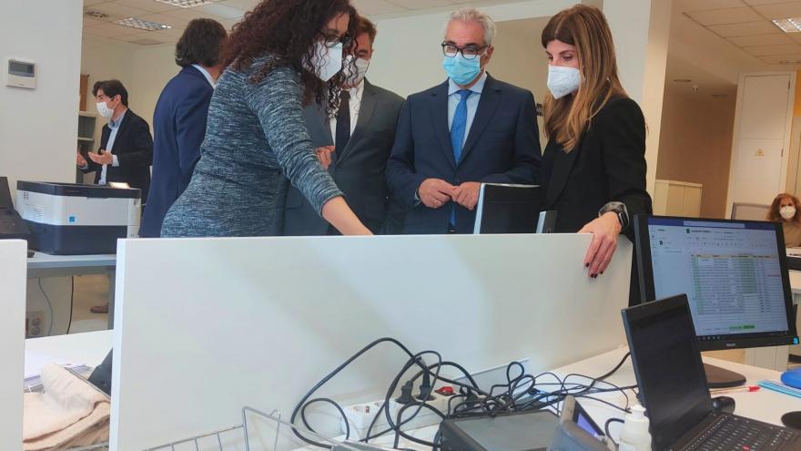 Texto Alternativo: La Comunidad de Madrid apuesta por espacios de trabajo híbridos para mejorar las competencias digitales de los empleados públicos