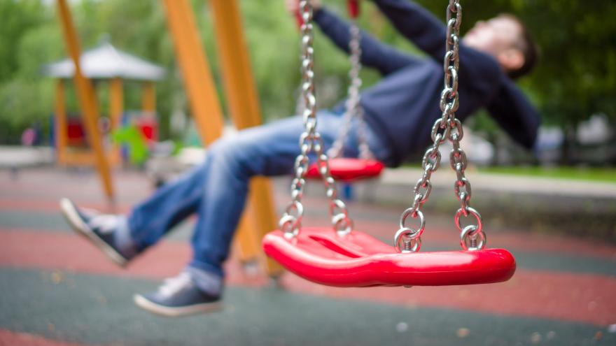 Texto Alternativo: La Comunidad de Madrid mejora tres zonas de ocio infantil en Torrejón de la Calzada invirtiendo 179.000 euros con cargo al PIR