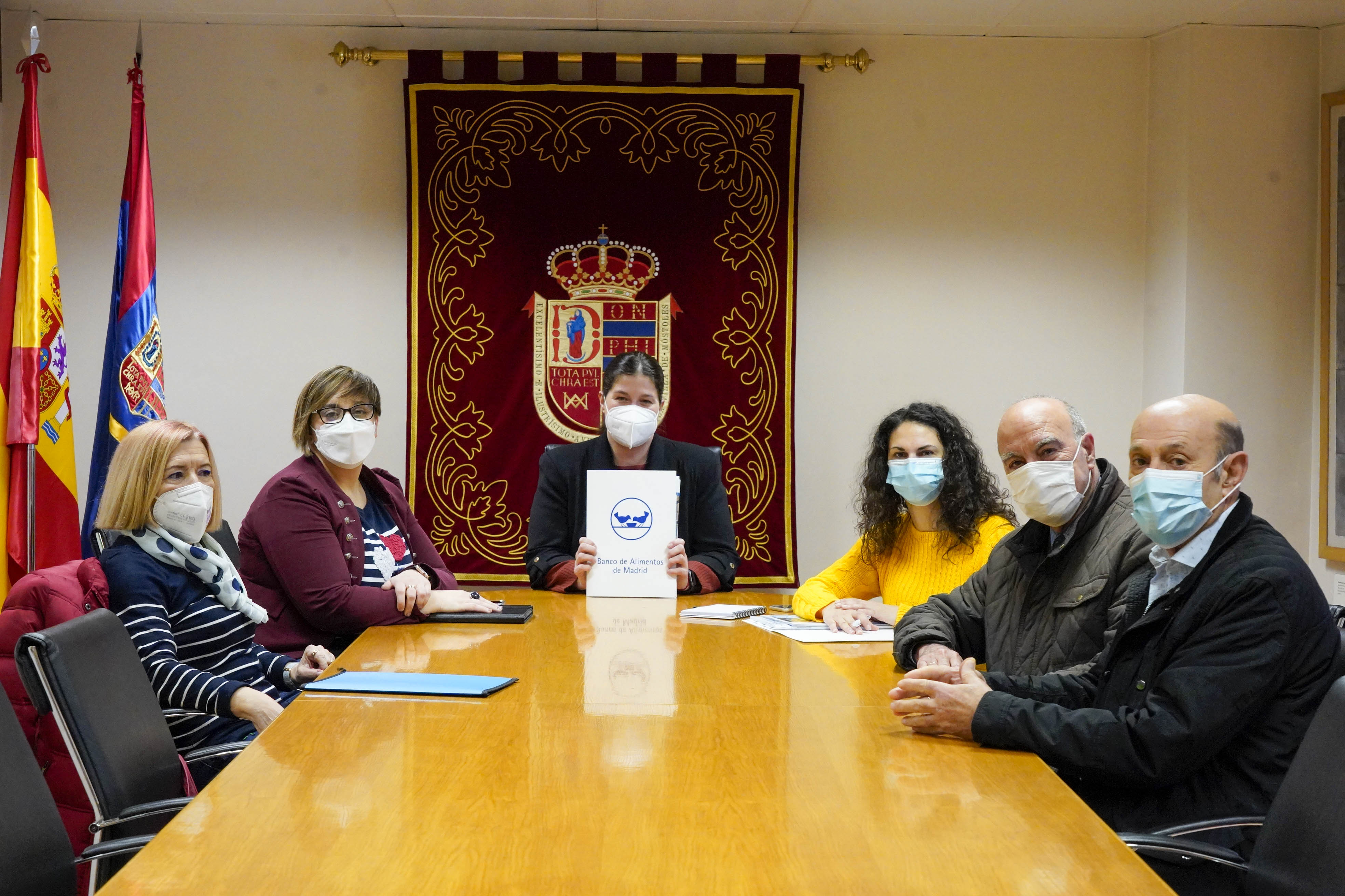 Texto Alternativo: La Alcaldesa de Móstoles se reúne con el presidente del Banco de Alimentos de la zona Sur