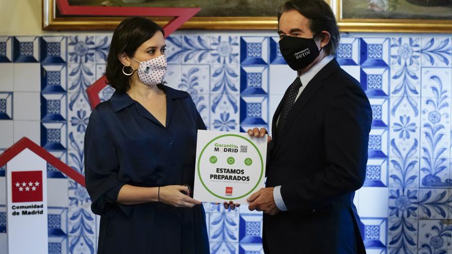 Texto Alternativo: La Comunidad ha reconocido con el sello Garantía Madrid a más de 500 organizaciones que han implementado medidas contra el COVID