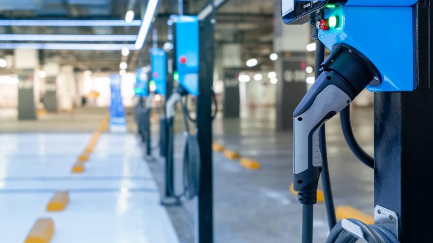 Texto Alternativo: La Comunidad de Madrid instala seis nuevos puntos de recarga para su flota de vehículos eléctricos