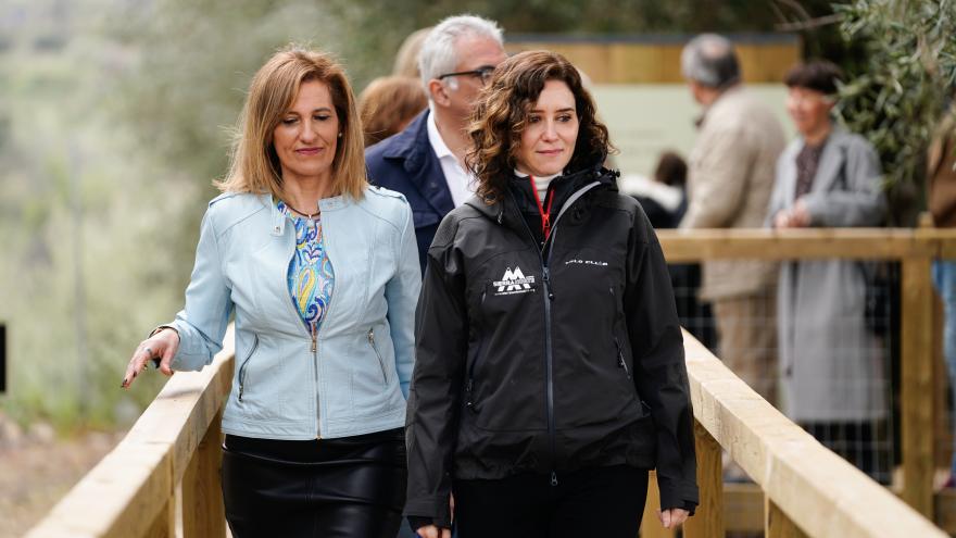 Texto Alternativo: Díaz Ayuso visita el patrimonio histórico y cultural de Cadalso de los Vidrios