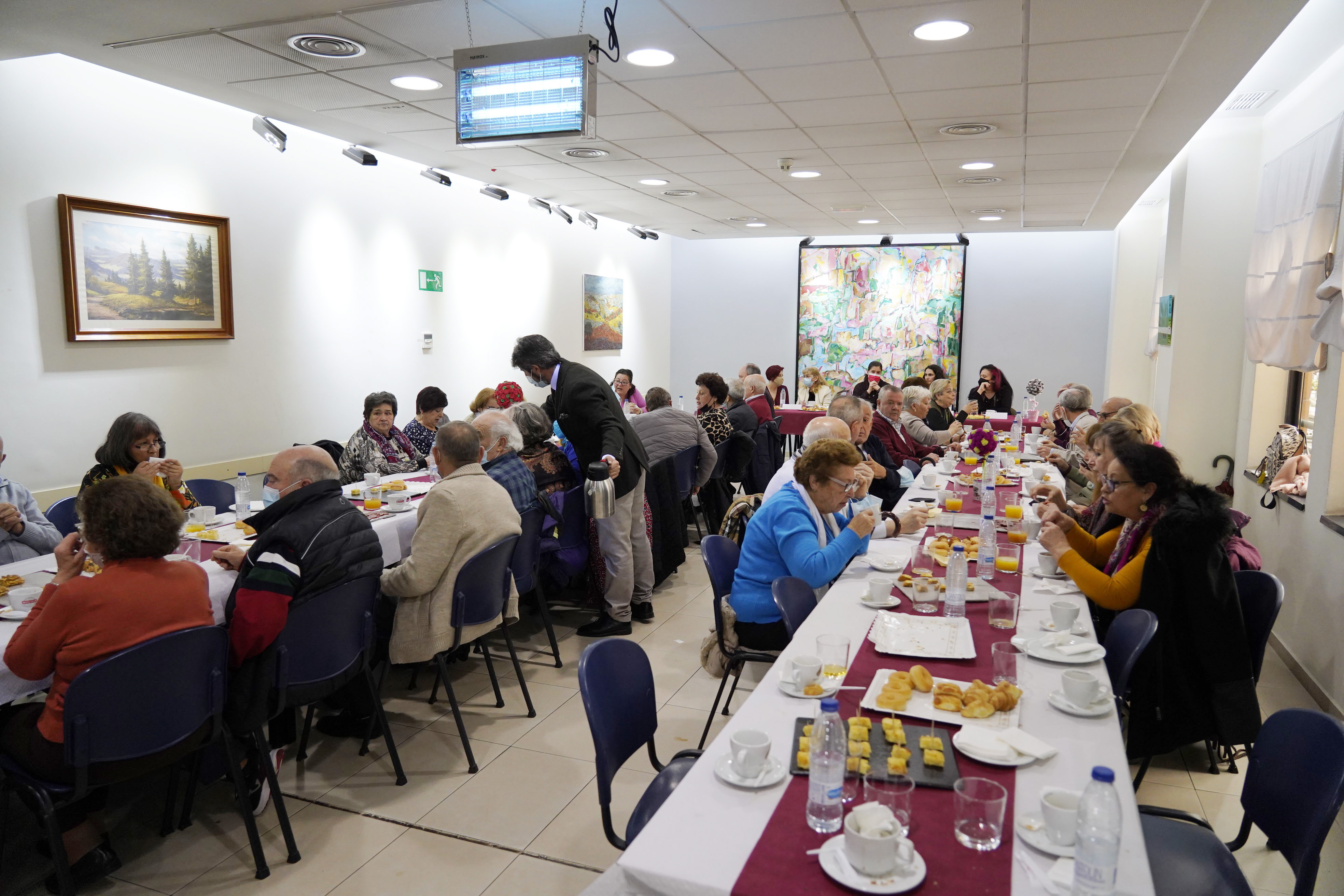 Texto Alternativo: Reconocimiento del Ayuntamiento de Móstoles a casi un centenar de colaboradores de los centros de mayores