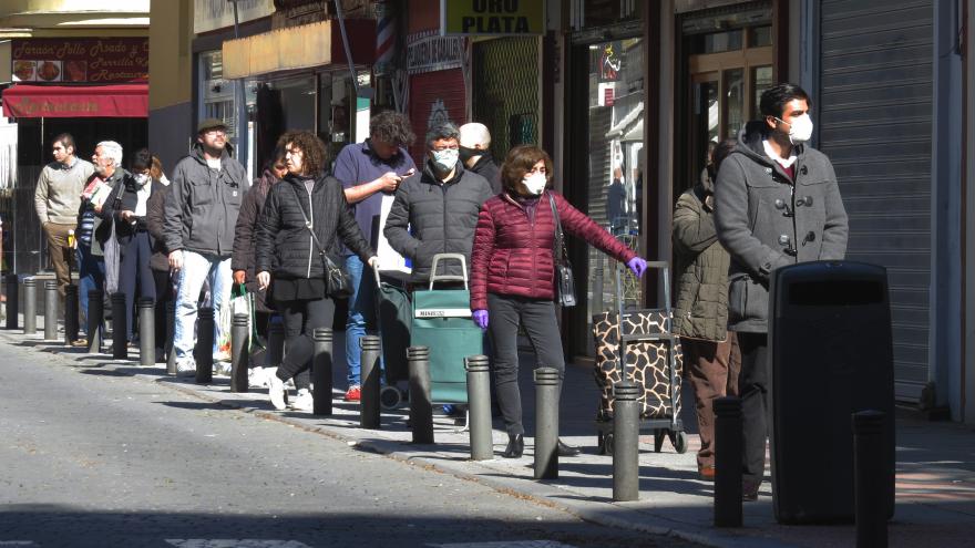 Texto Alternativo: La Comunidad de Madrid aprueba 32 millones de euros en ayudas de emergencia para familias vulnerables