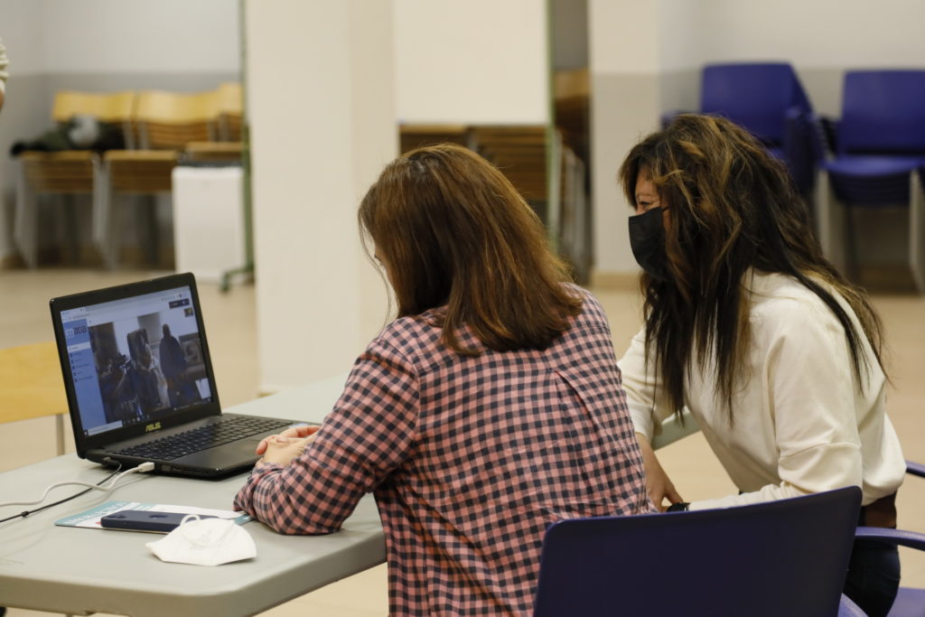 Texto Alternativo: Getafe mejora su servicio de videoatención a personas mayores