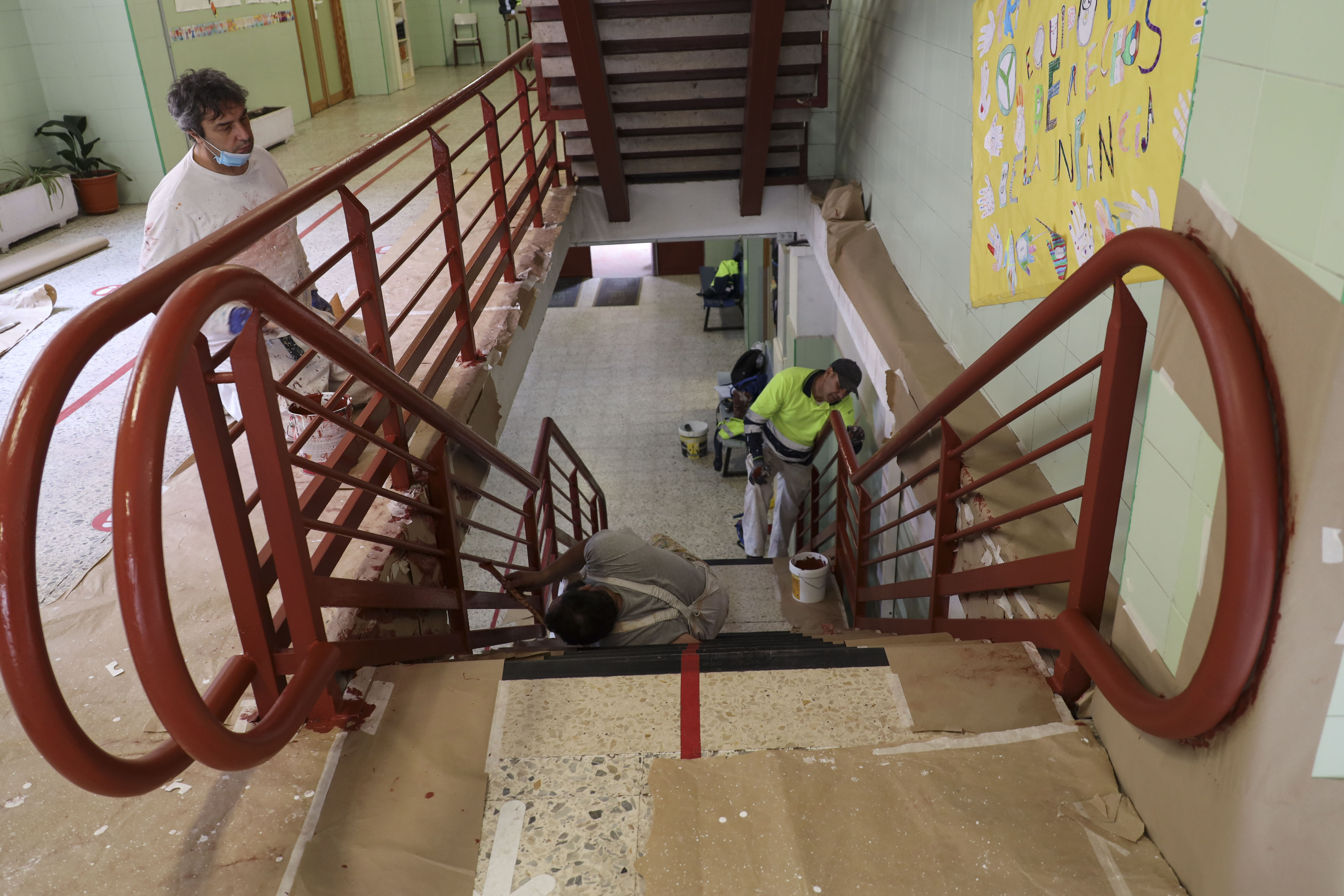 Texto Alternativo: El Gobierno Local realiza obras de mejora en 45 centros educativos durante Semana Santa