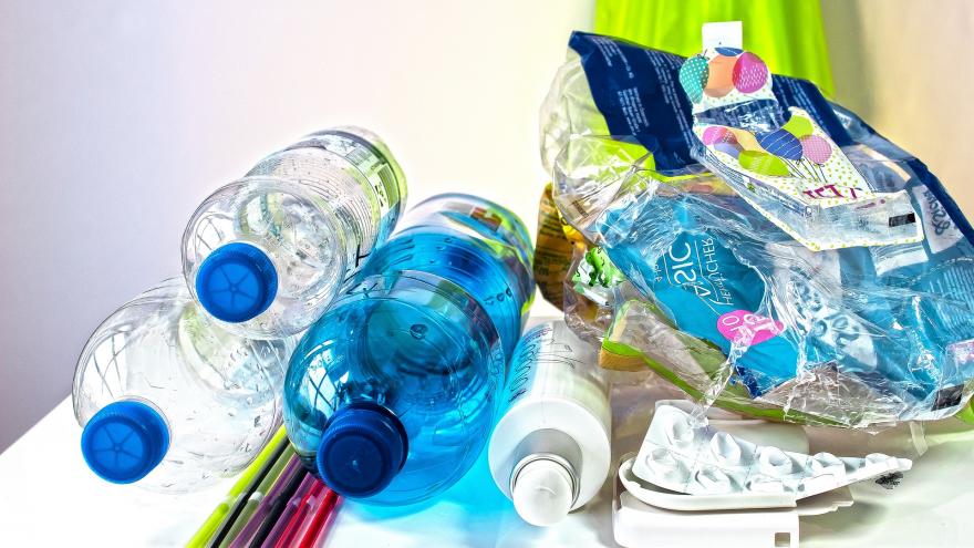 Texto Alternativo: La Comunidad de Madrid estudia una alternativa para transformar los residuos plásticos en combustibles sostenibles