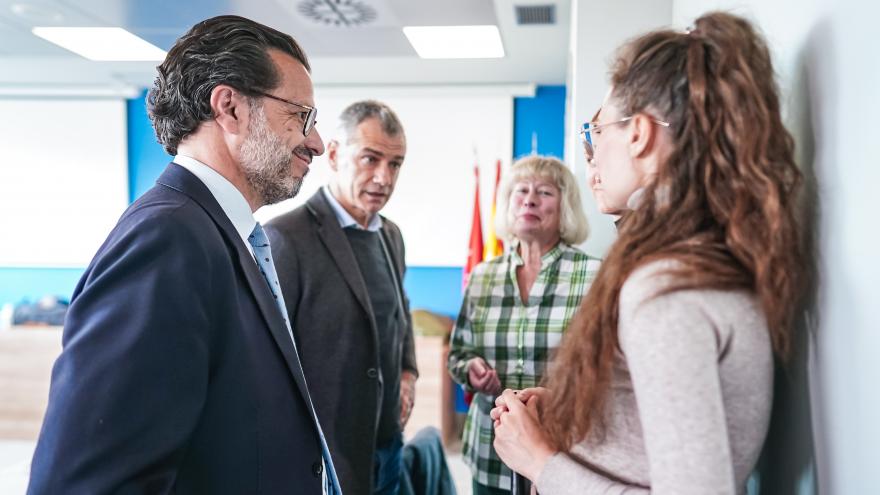 Texto Alternativo: La Comunidad de Madrid ofrece clases de español a refugiados ucranianos para facilitar su acceso al mercado laboral