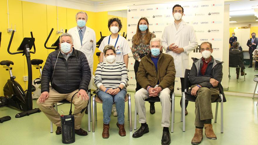 Texto Alternativo: Neumólogos del Hospital Clínico San Carlos organizan paseos al aire libre con ejercicios de rehabilitación respiratoria para pacientes