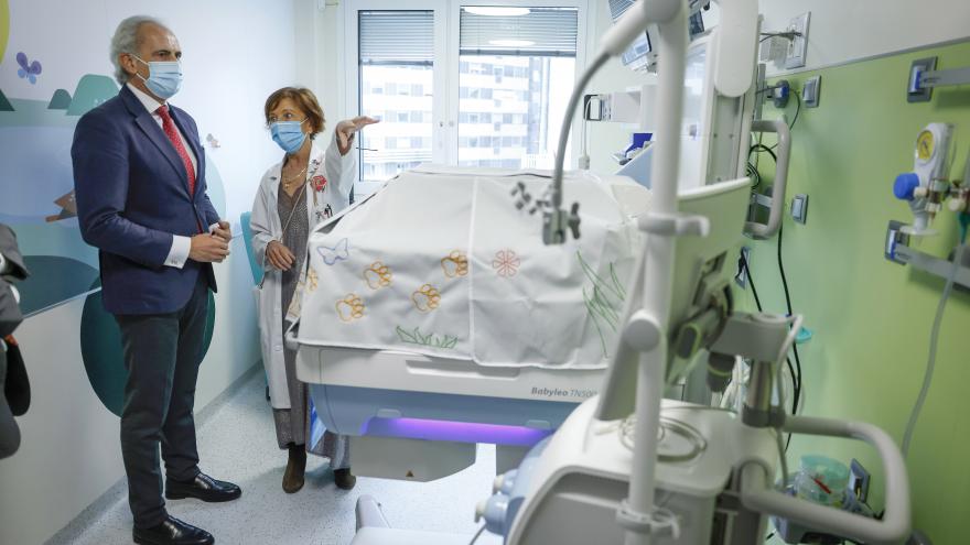 Texto Alternativo: La Comunidad de Madrid inaugura la nueva Unidad de Cuidados Intensivos Neonatales del Hospital público La Paz