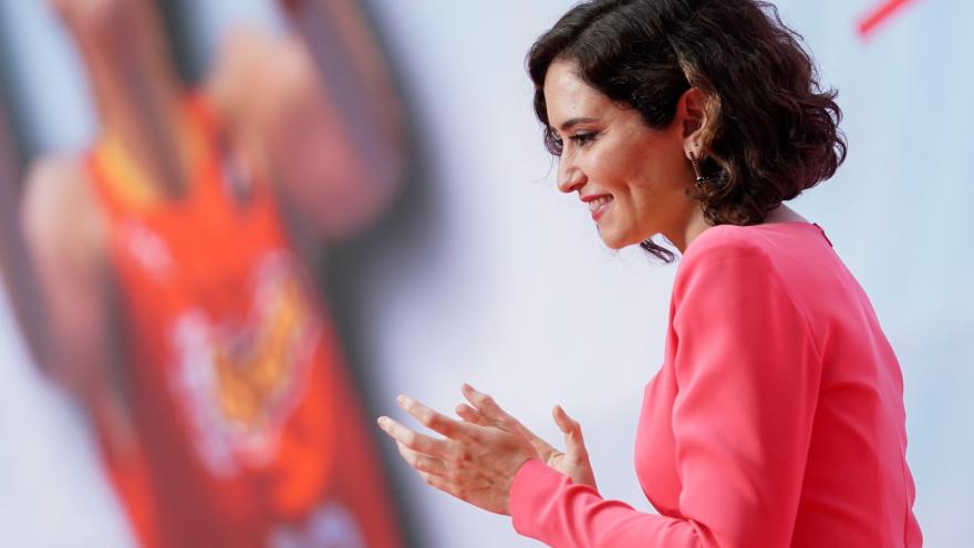 Texto Alternativo: Díaz Ayuso entrega las condecoraciones de la Orden del Dos de Mayo a la “España real”, hombres y mujeres que “nos llenan de orgullo y nos dan inspiración”