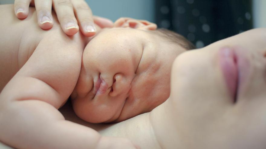 Texto Alternativo: El Hospital Infanta Cristina facilitará 'madrinas' y 'padrinos' canguro a familias desfavorecidas de niños prematuros