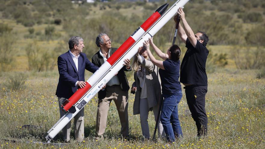 Texto Alternativo: 27 centros educativos de la Comunidad de Madrid participan en un proyecto para diseñar, construir y lanzar un minisatélite