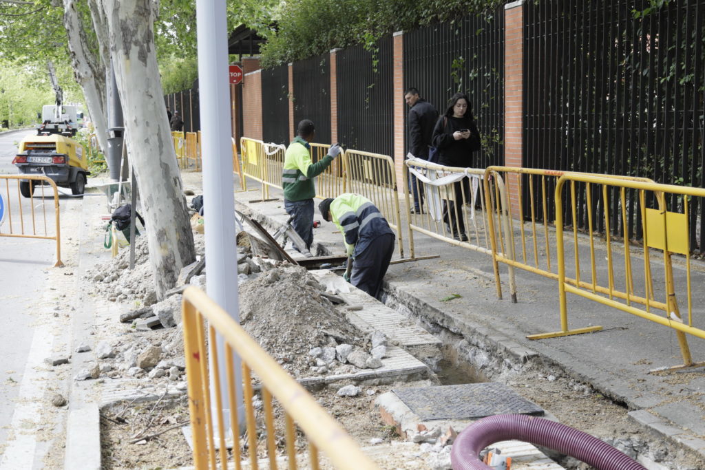 Texto Alternativo: Comienza la renovación de aceras de la calle Madrid