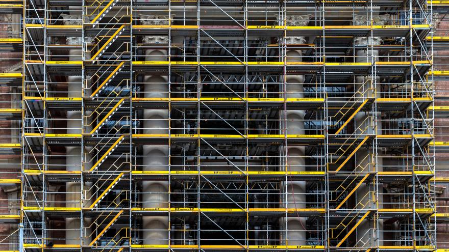 Texto Alternativo: Orientamos sobre los andamios y plataformas elevadoras de personas más adecuadas para la prevención de los riesgos laborales en cada tipo de trabajo