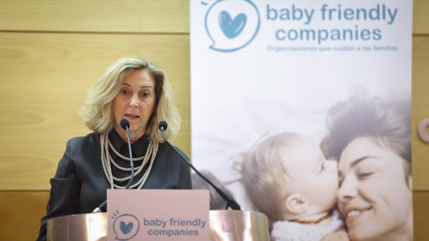 Texto Alternativo: La Comunidad de Madrid ya ha concedido 1.700 ayudas de 500 euros mensuales a madres menores de 30 años
