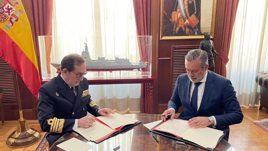 Texto Alternativo: La Comunidad de Madrid cede un vehículo de la ASEM 112 al Gobierno de España para fines de utilidad pública y social