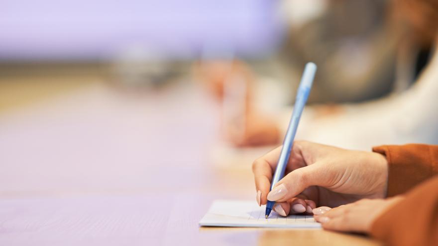 Texto Alternativo: La Comunidad de Madrid adaptará este curso las pruebas para el acceso a la universidad a los alumnos con dislexia
