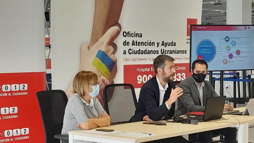 Texto Alternativo: La Comunidad de Madrid atendió en 2021 a más de 5,3 millones de ciudadanos a través de su red de oficinas de atención y del servicio 012 gratuitos