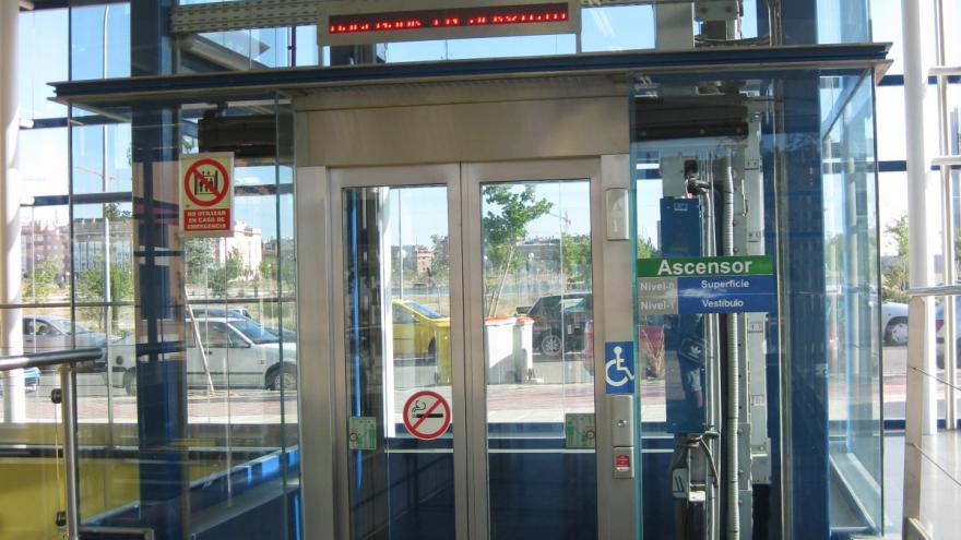 Texto Alternativo: La Comunidad de Madrid instalará 13 nuevos ascensores en la estación de Metro de Diego de León