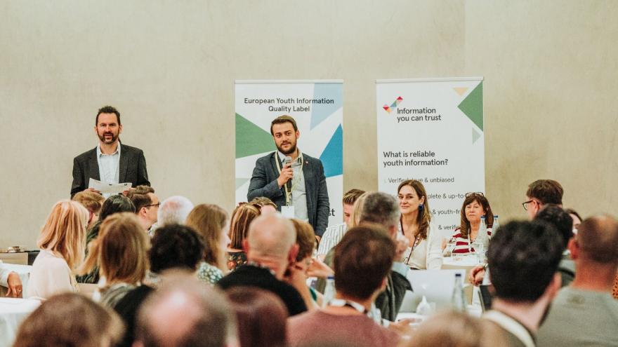 Texto Alternativo: La Comunidad de Madrid se incorpora al órgano ejecutivo de la Agencia Europea de Información Juvenil