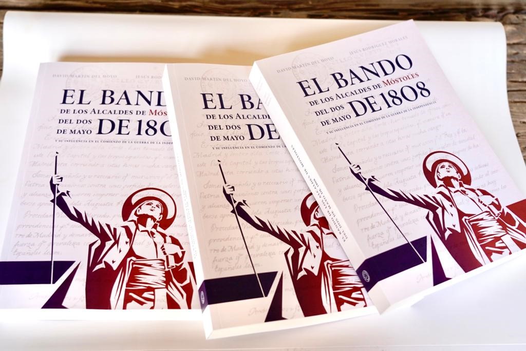 Texto Alternativo: La asociación Amigos de la Historia de Móstoles donará a los centros educativos y las bibliotecas municipales una edición especial del libro sobre los acontecimientos del Dos de Mayo de 1808