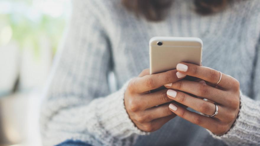 Texto Alternativo: La Comunidad de Madrid estrena hoy un nuevo servicio que avisará por SMS a los enfermos crónicos de la renovación de sus tratamientos