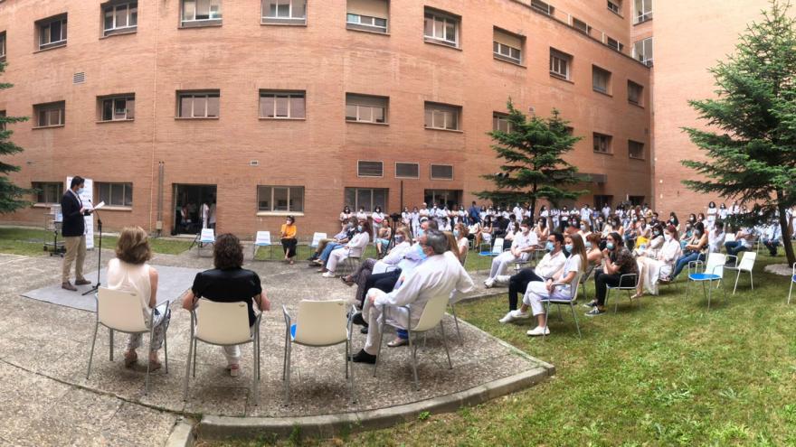 Texto Alternativo: El Hospital Príncipe de Asturias rinde homenaje a una nueva promoción de 80 residentes de Medicina, Enfermería, Psicología y Farmacia