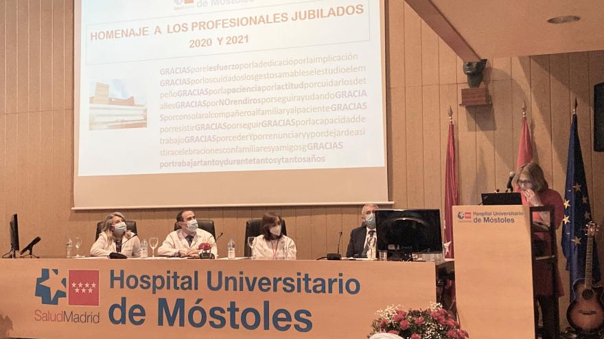 Texto Alternativo: Homenaje a los profesionales jubilados en el Hospital Universitario de Móstoles en 2020 y 2021