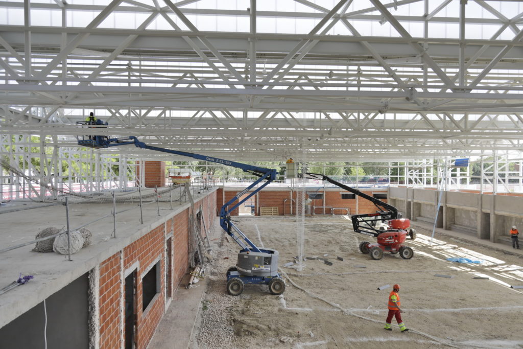 Texto Alternativo: El polideportivo de San Isidro avanza casi al 50% y comienzan las obras del aparcamiento