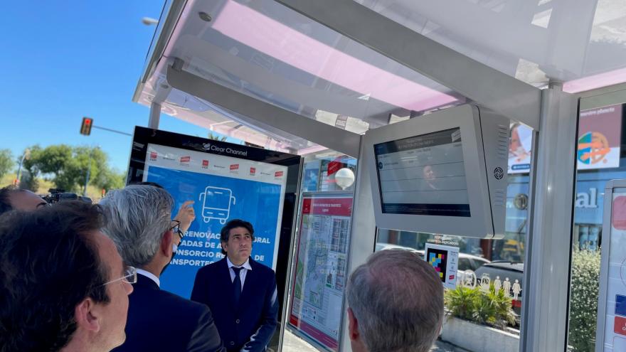 Texto Alternativo: La Comunidad de Madrid instala en Leganés la primera marquesina de autobuses que utiliza energía solar para autoabastecerse