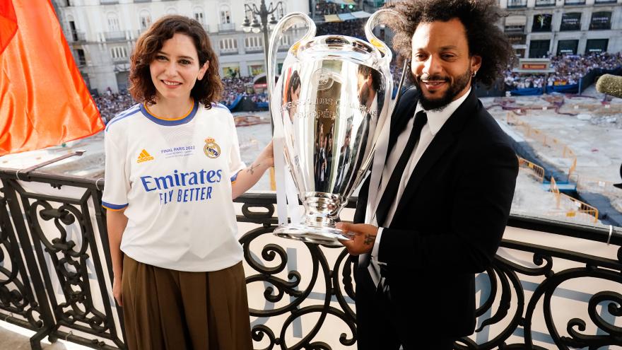 Texto Alternativo: Díaz Ayuso celebra la 14ª Copa de Europa del Real Madrid CF destacando los valores que transmite: “equipo, esfuerzo y excelencia”