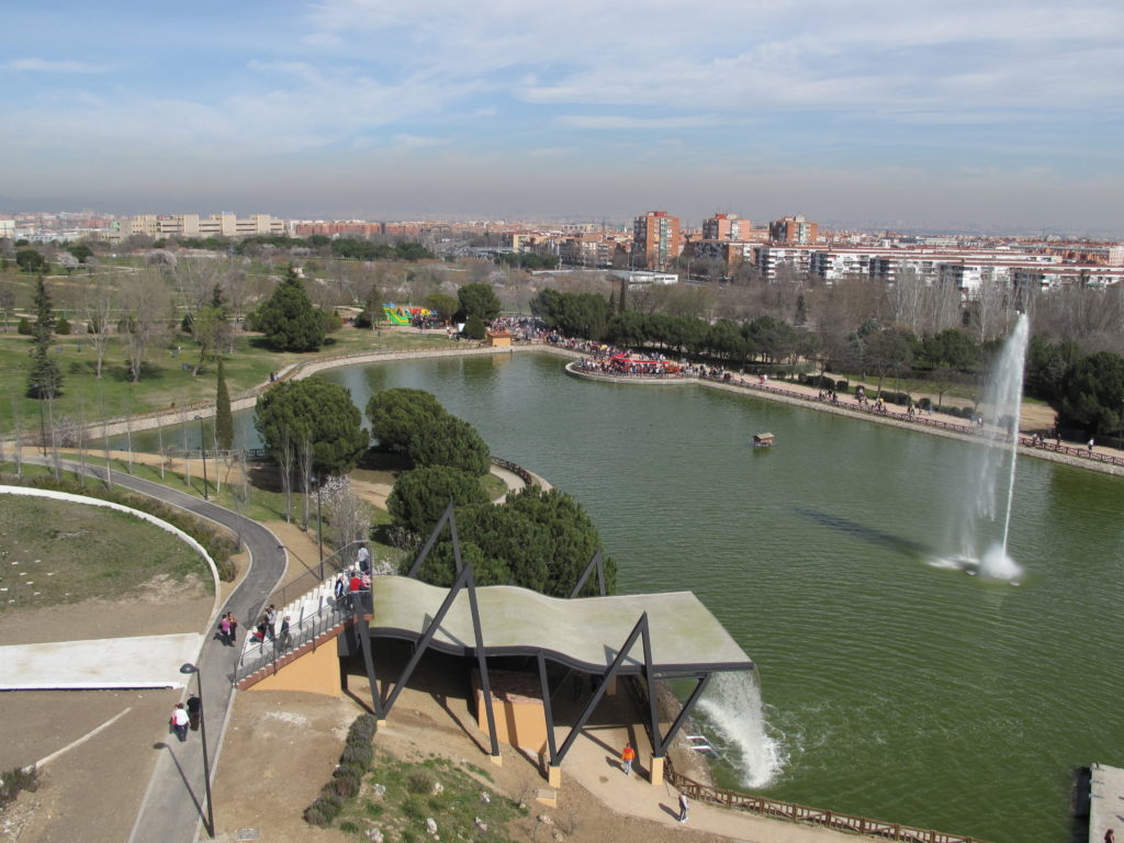 Texto Alternativo: Más cerca la renovación del lago del Parque Alhóndiga