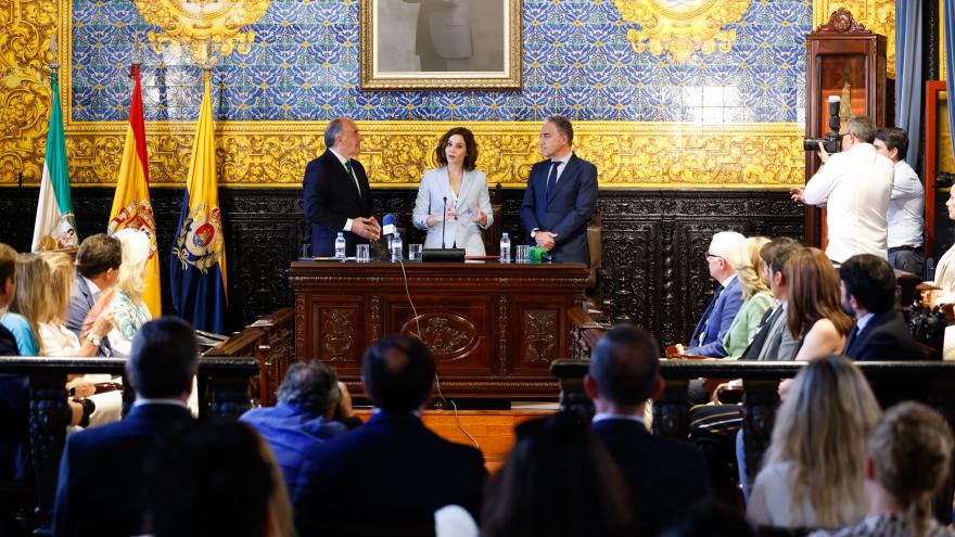 Texto Alternativo: Díaz Ayuso ofrece colaboración institucional y futuros acuerdos con el Ayuntamiento de Algeciras