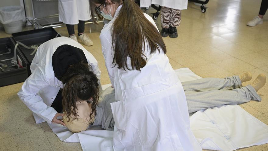 Texto Alternativo: Alumnos de Educación Secundaria de la región realizan estancias formativas en el Hospital Gregorio Marañón
