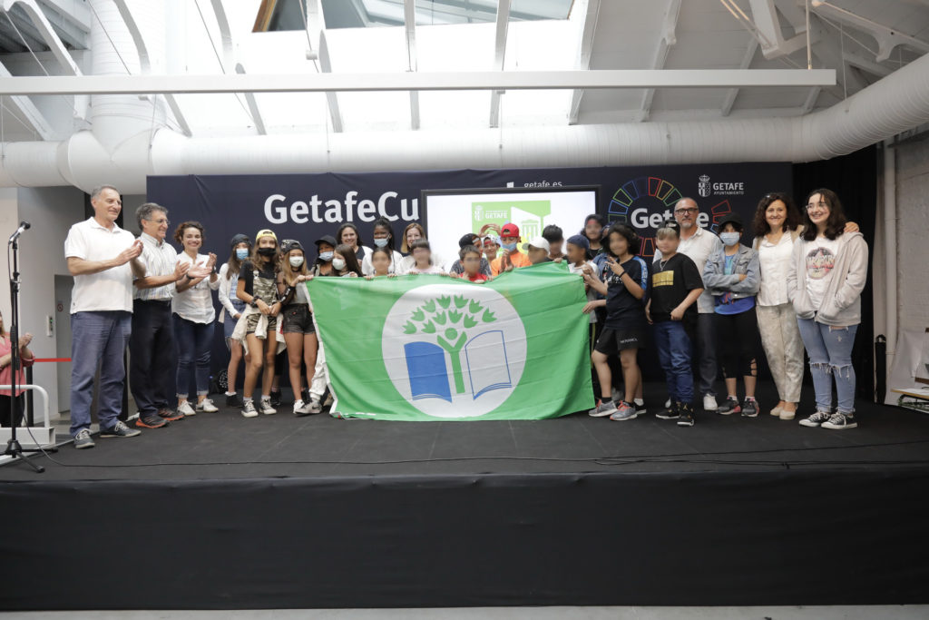 Texto Alternativo: 11 centros educativos de Getafe reciben la bandera verde de Ecoescuelas
