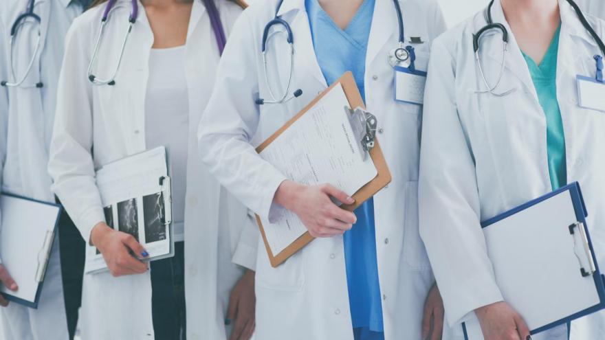Texto Alternativo: La Comunidad de Madrid realiza en el Hospital público La Paz la donación de hígado de vivo por laparoscopia para trasplante pediátrico
