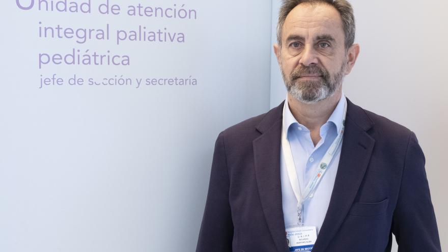 Texto Alternativo: El jefe de Cuidados Paliativos del Hospital Niño Jesús, reconocido con la Medalla de Oro de Cruz Roja