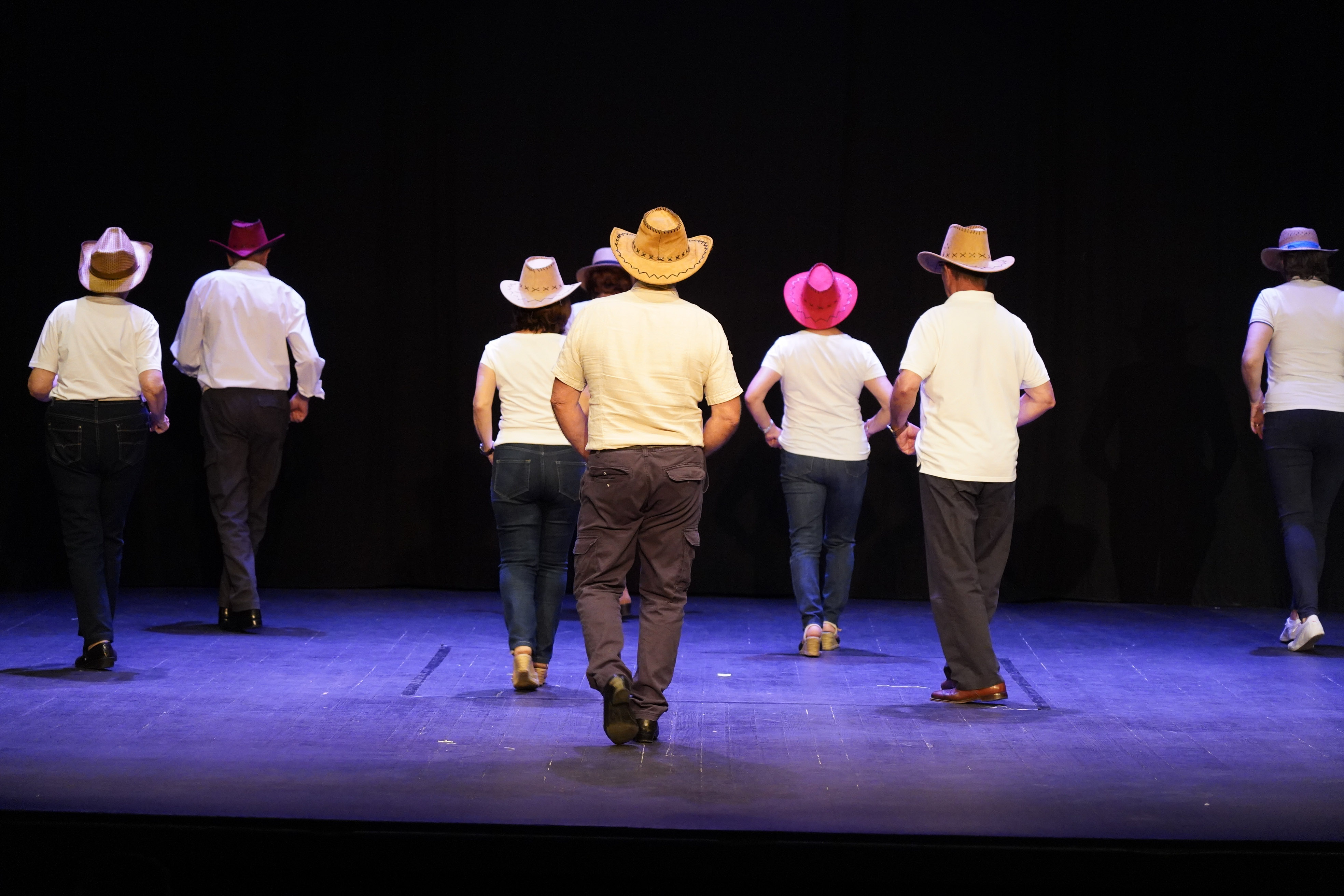 Texto Alternativo: El Teatro Villa de Móstoles acoge una exhibición de canto y bailes de los Centros Municipales de Mayores