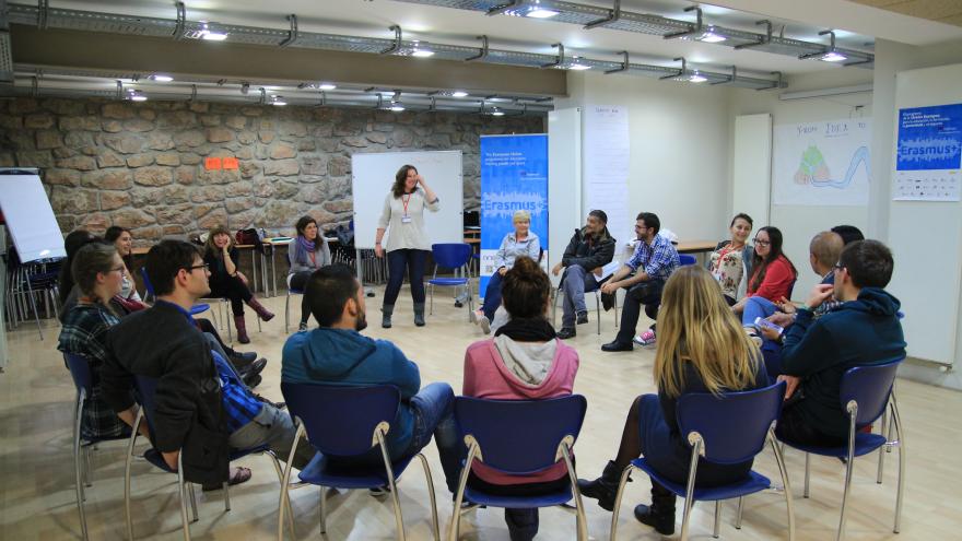 Texto Alternativo: La Comunidad de Madrid concluye su V torneo de debate escolar en francés, en el que ha resultado vencedor el IES Beatriz Galindo