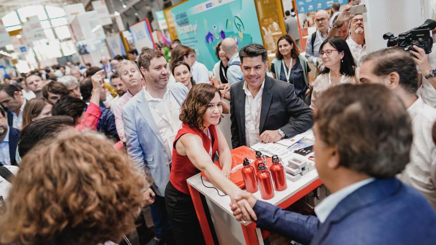 Texto Alternativo: Díaz Ayuso destaca la inversión en emprendimiento en la Comunidad de Madrid, multiplicada por cinco en 2021 hasta los 2.500 millones
