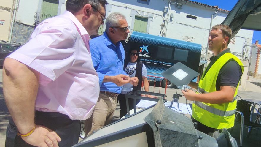 Texto Alternativo: La Comunidad de Madrid renueva la red de alumbrado de Brea de Tajo sustituyendo más de 300 antiguas farolas por iluminación LED