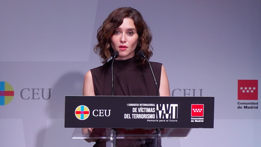Texto Alternativo: Díaz Ayuso: “Todas las administraciones tenemos la obligación moral de desenmascarar las coartadas del terrorismo y deslegitimar su trayectoria criminal”