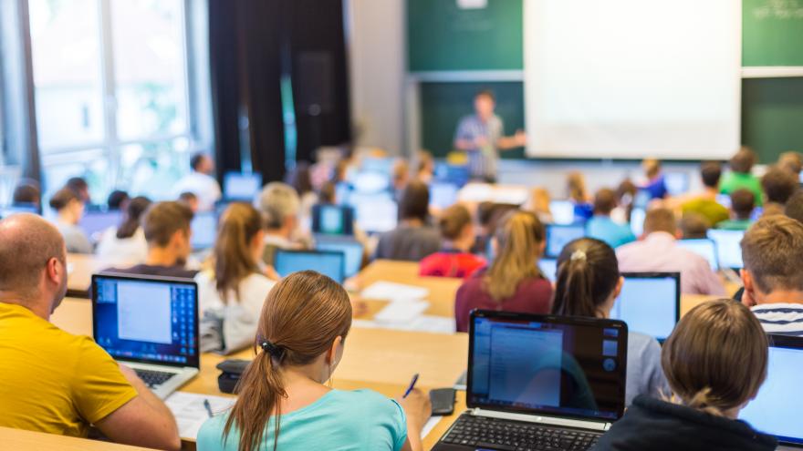 Texto Alternativo: El Colegio Nuestra Señora de la Providencia gana el XIII Torneo de Debate Escolar de la Comunidad de Madrid