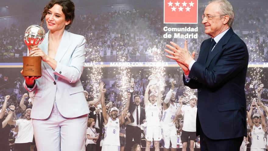 Texto Alternativo: Díaz Ayuso felicita al Real Madrid de Baloncesto por lograr su 36º título de Liga: “Sois un ejemplo de lucha y resistencia”