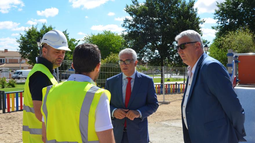 Texto Alternativo: La Comunidad de Madrid acomete un plan para la renovación y construcción de 27 parques infantiles en 16 municipios de la región